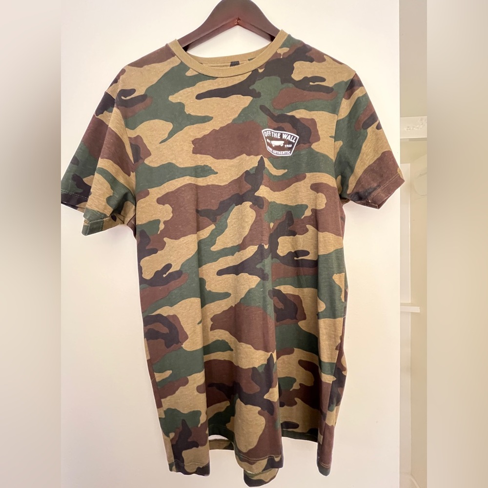 Vans Camo Tshirt, Size Med, Cutom Fit, - Picture 1 of 8